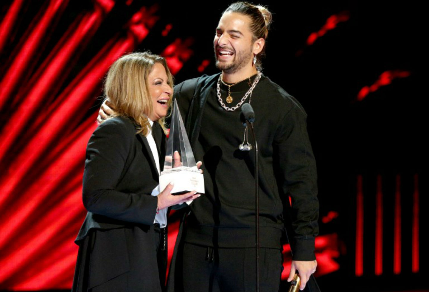 Maluma y Ana María Polo en los Latin American Music Awards