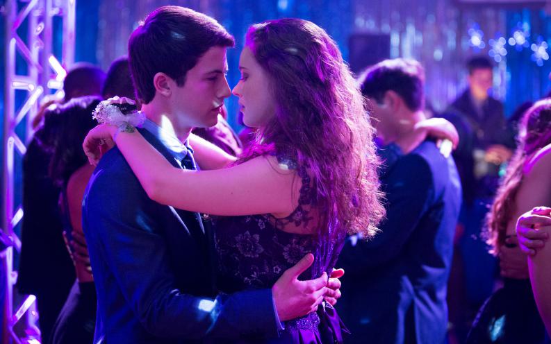 Dylan Minnette y Katherine Langford