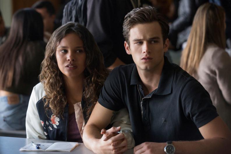 Alisha Boe y Brandon Flynn