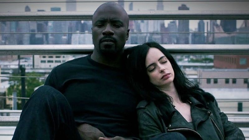 Mike Colter y Krysten Ritter
