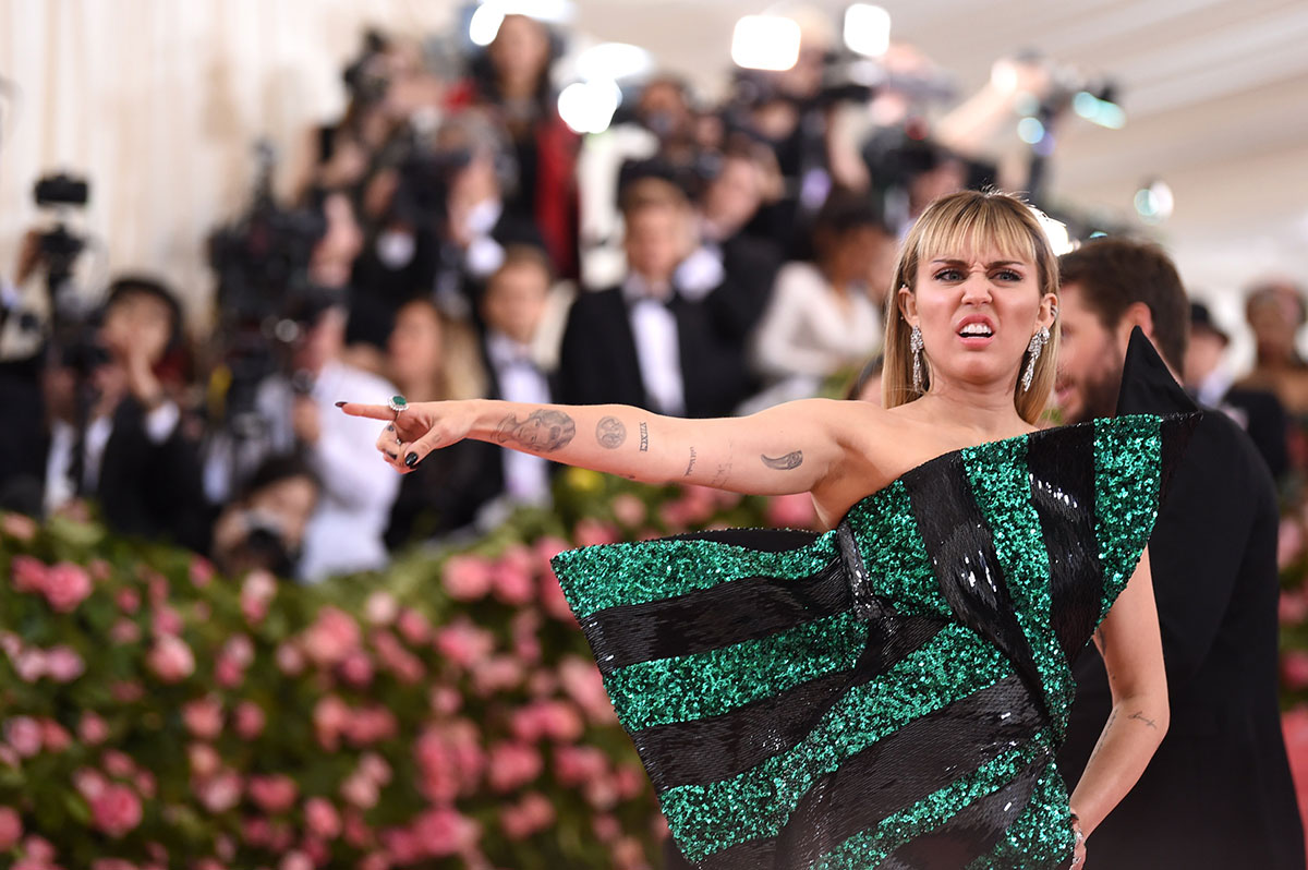 Miley Cyrus sorprende en la Met Gala