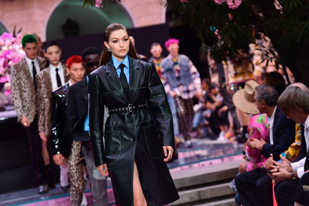 Desfile de Versace en la Semana de la Moda en Milán
