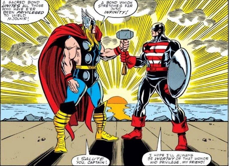 Capitán América sostiene martillo de Thor