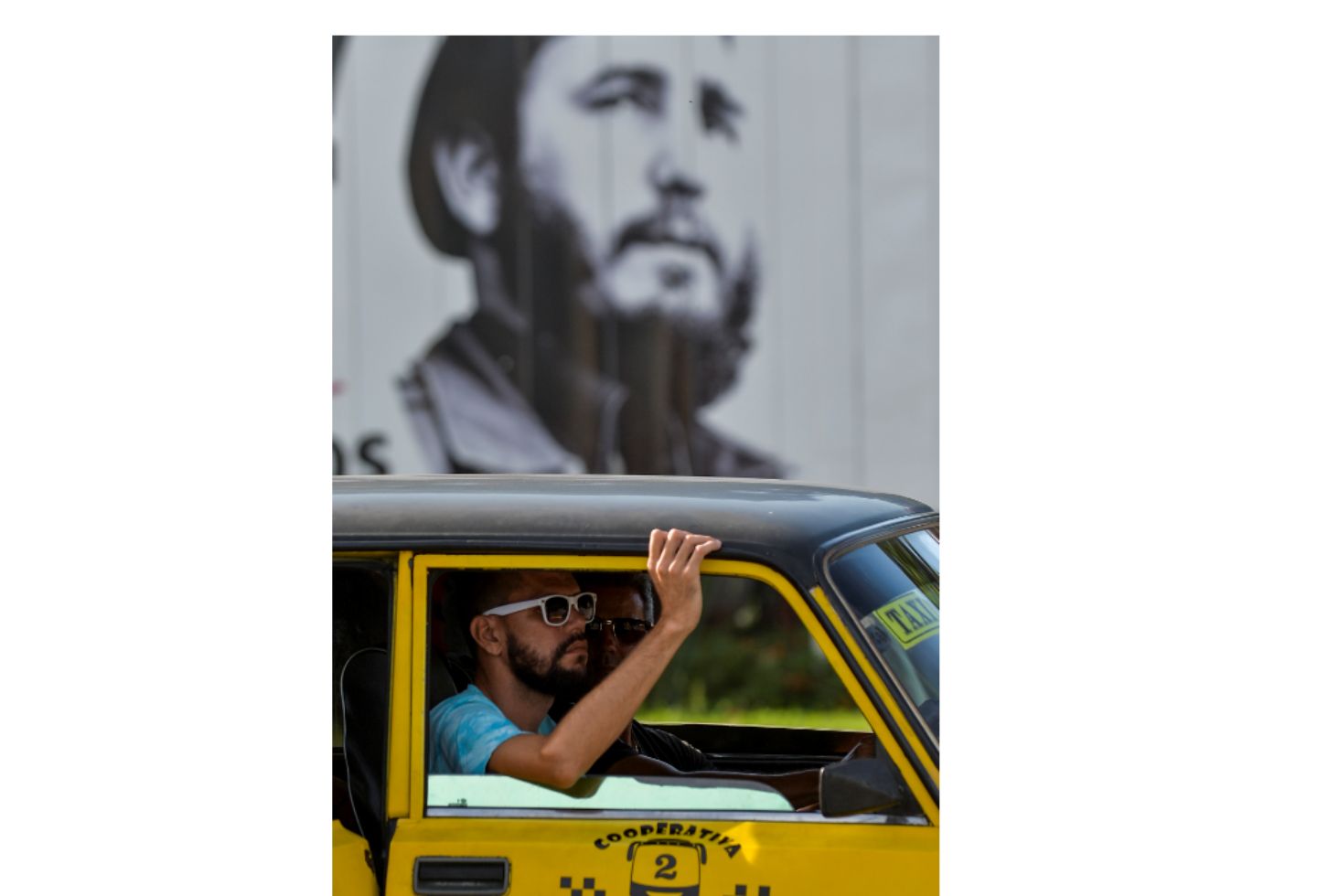 Barba cubana regresa a la isla cuando a la revolución no le quedan barbudos
