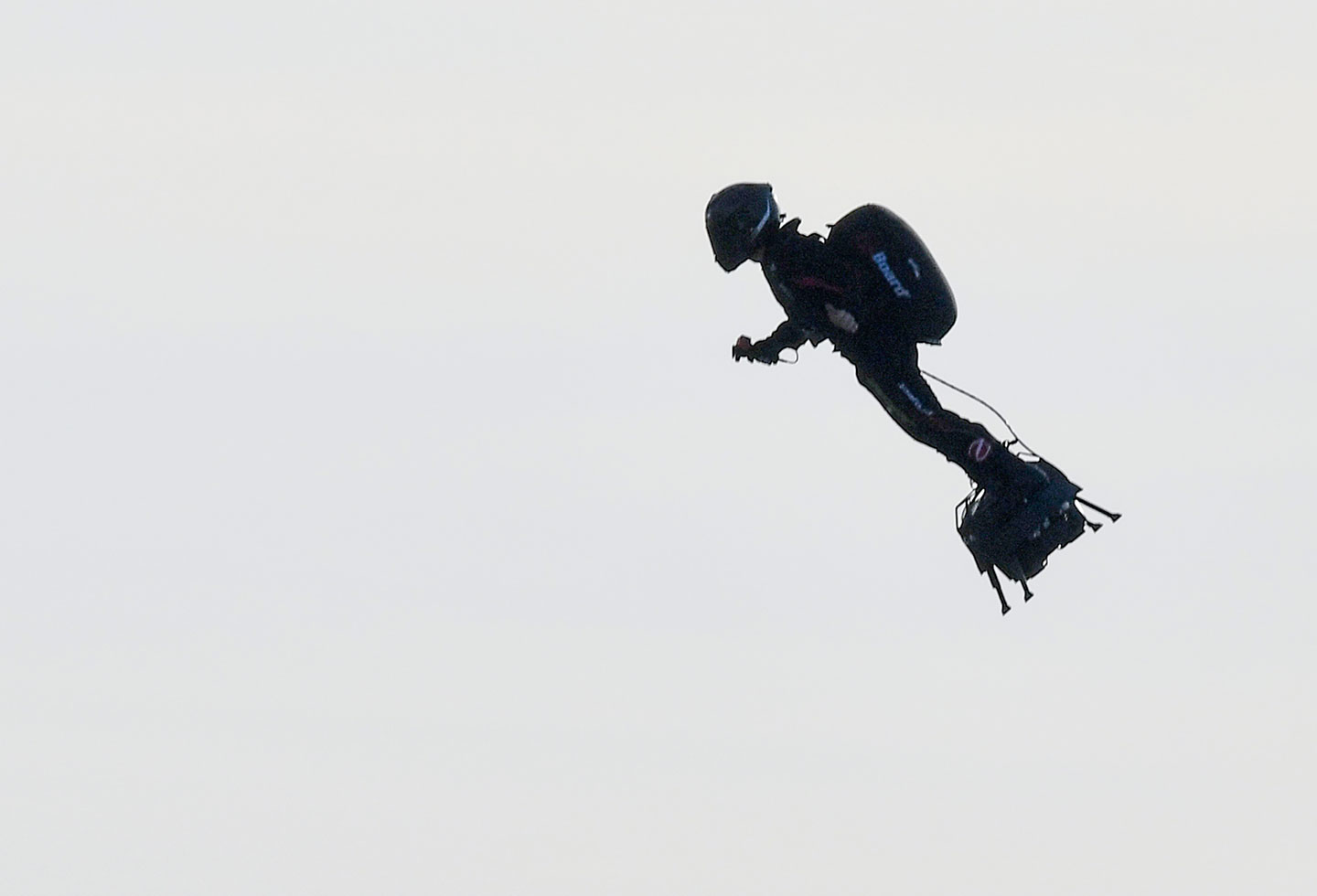 Franky Zapata, usó una tabla voladora para atravesar el Canal de la Mancha