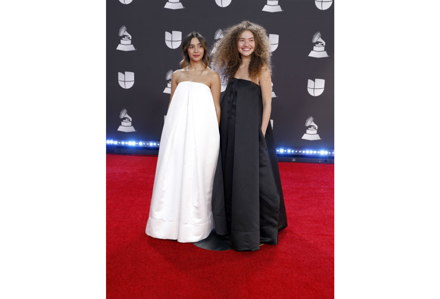 Ana Caetano y Vitória Falcão en los Gramnmy Latinos