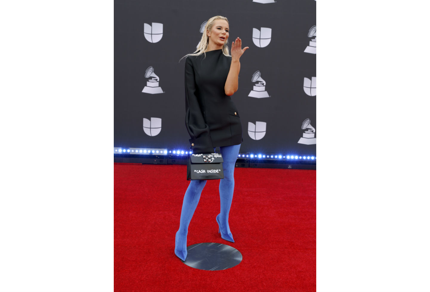Modelo Marie Monti en los Grammy Latinos