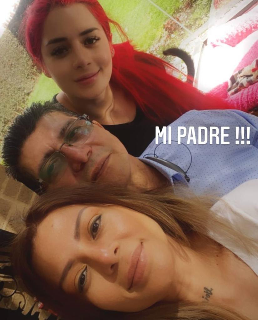 Marbelle junto a su padre