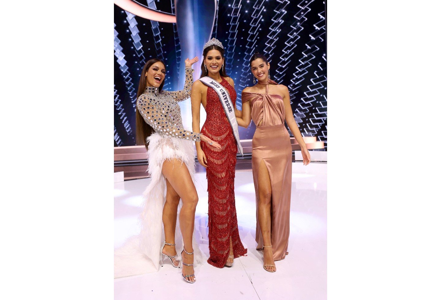 Andrea Meza, Miss Universo 2020 y Paulina Vega