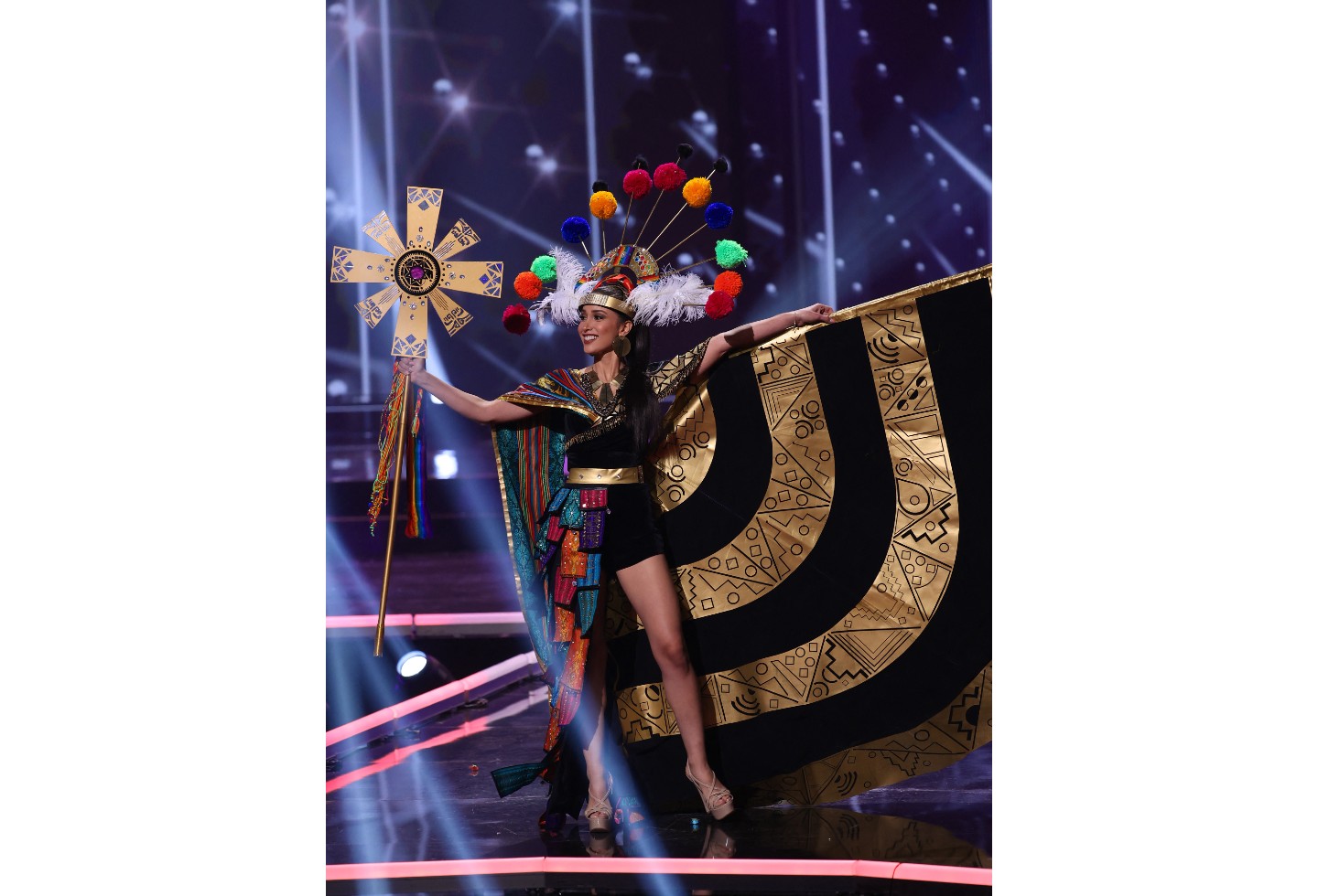 Miss Ecuador, Leyla Espinoza en Miss Universo - desfile en traje típico