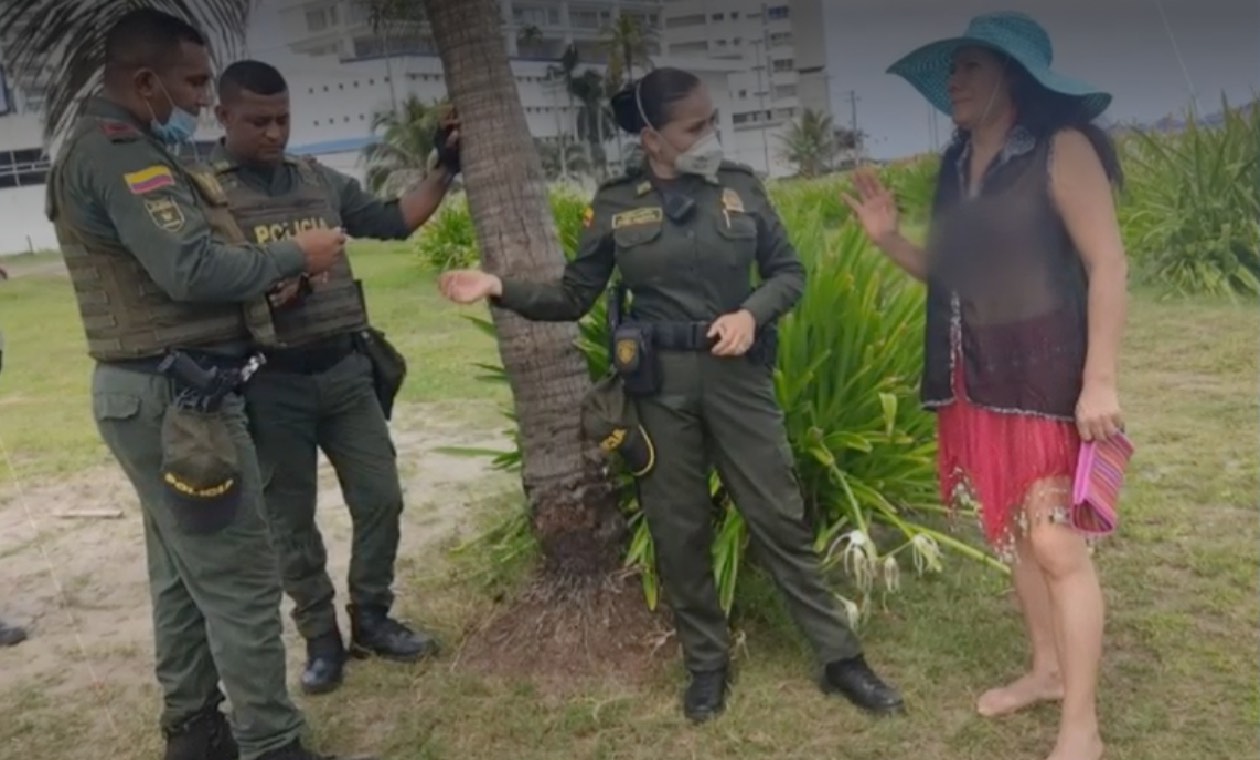 Mujeres mostrando sus senos 2