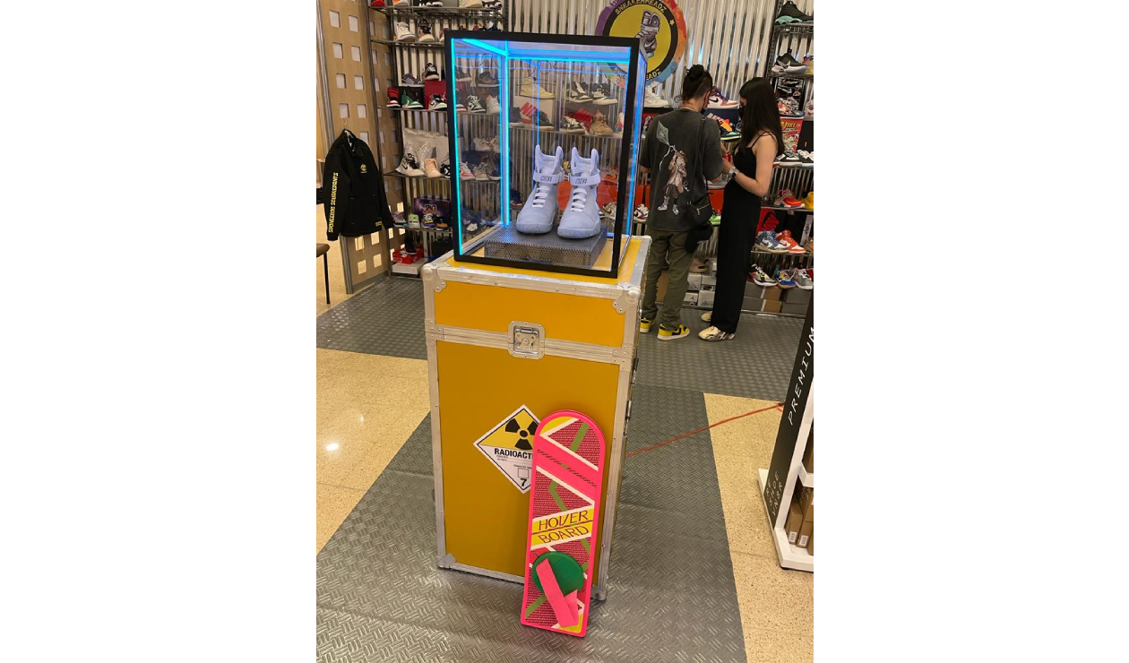 Nike Air Mag vendidos en el Sneaker Society
