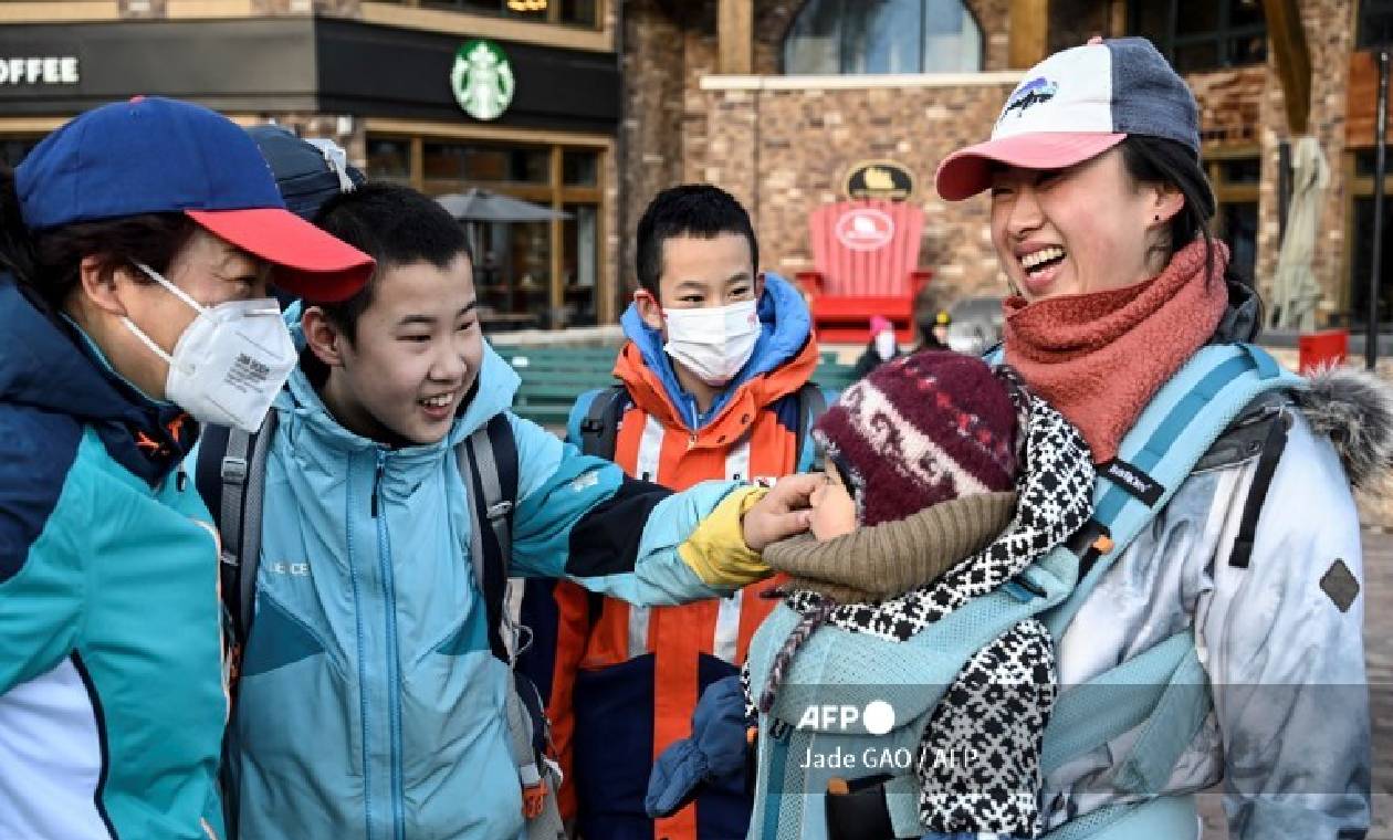 Wang Yuji y su madre y amigos