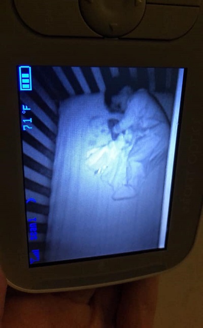 Supuesto fantasma en la cuna de un bebé