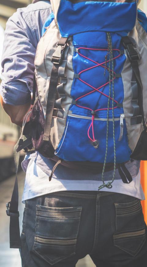 Un joven 'mochilero' de viaje