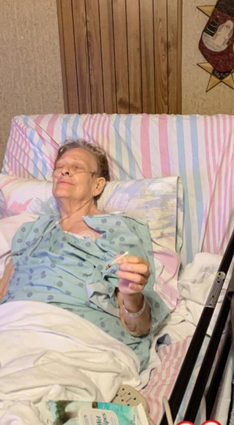 Nieto fuma hierba con su abuela antes de su muerte: “El mejor porro de mi vida”
