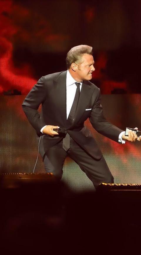 Luis Miguel en un concierto en España