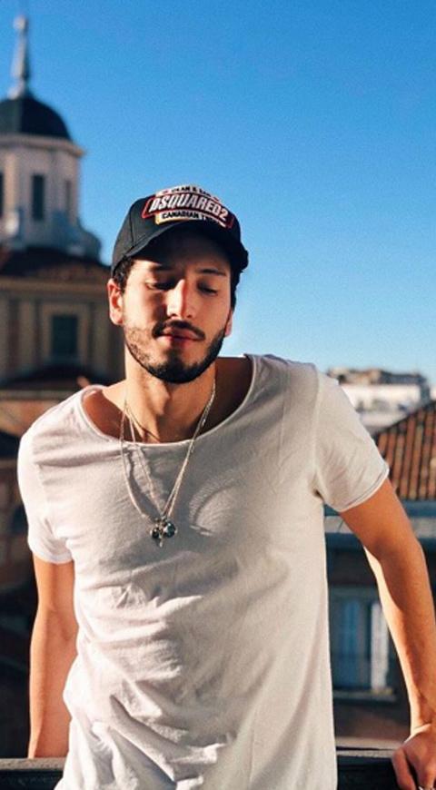 El cantante aclaró que todo fue un error de escritura y no de ortografía.
