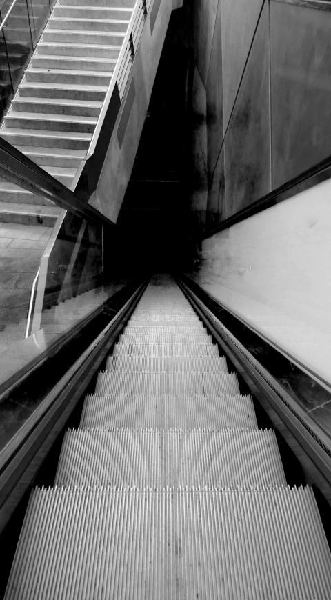 Historias y agujeros negros en El Cartel Paranormal