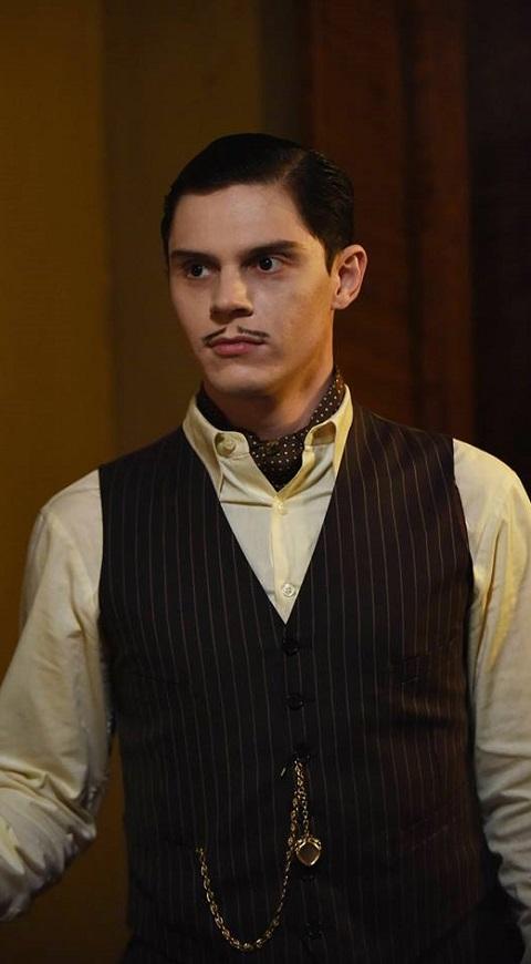 Evan Peters