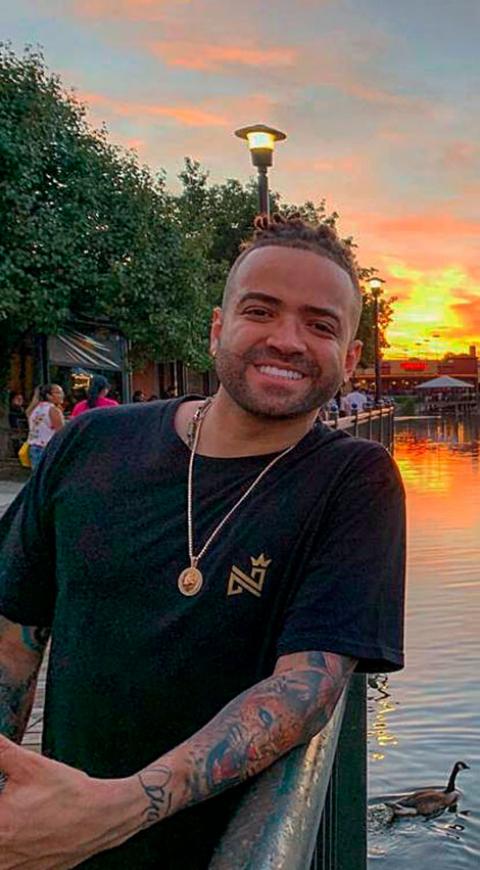 Nacho usa sus redes para hacer bromas y mostrar su música