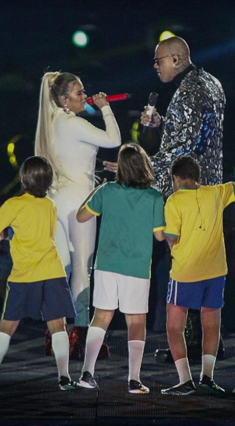 Karol G y Léo Santana, en la Copa América