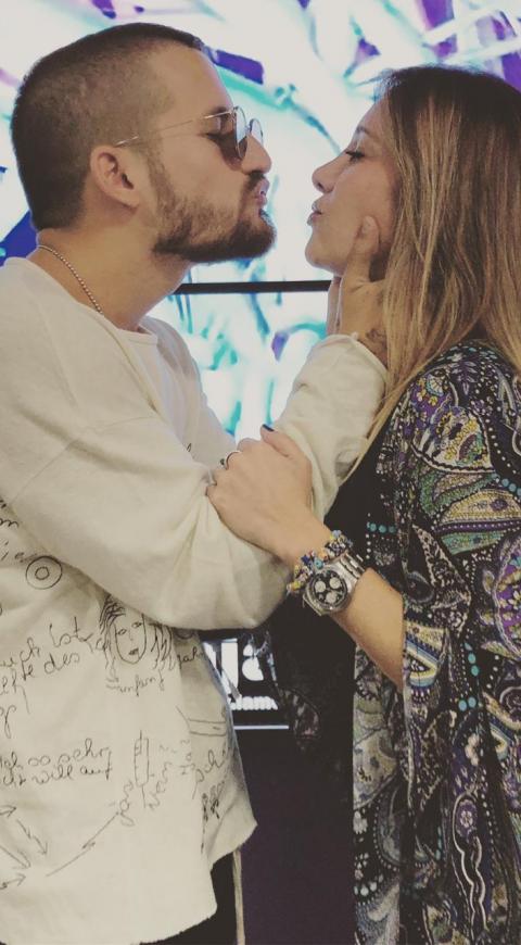 kiss