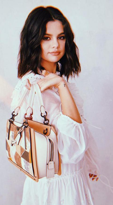 Selena Gomez, cantante