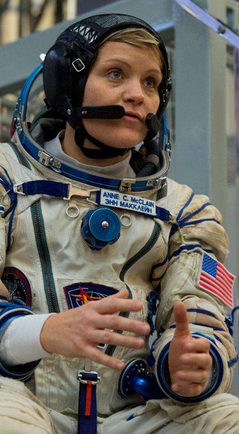 Anne McClain es una astronauta de la NASA