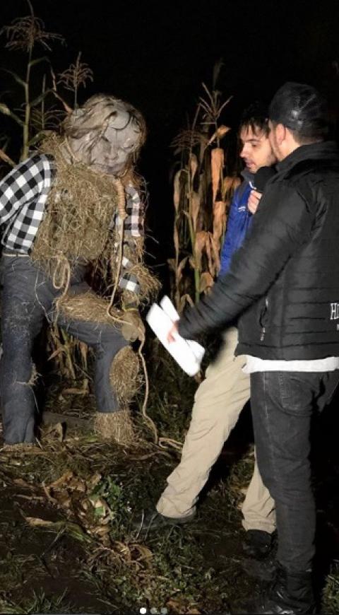 El Cartel Paranormal desde un maizal