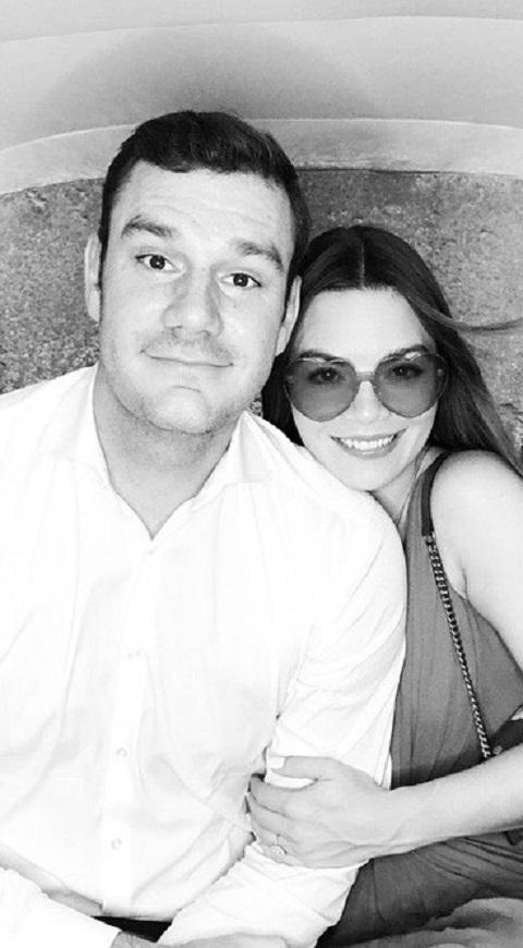 Cooper Hefner y Scarlett Byrne