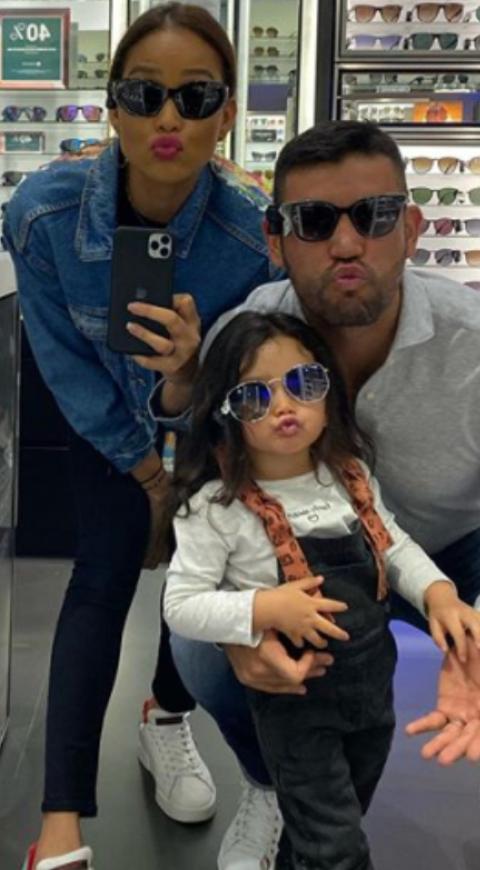 Andrea Tovar y su familia