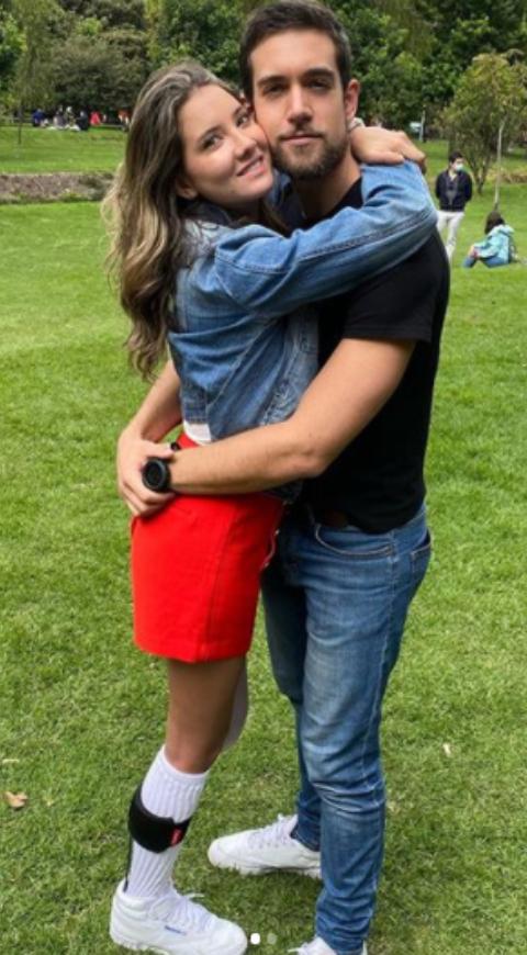 Daniella Álvarez y su novio