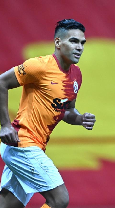 Falcao García en el Galatasaray vertical