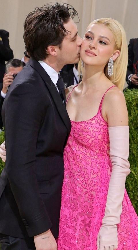 Brooklyn Beckham y Nicola Peltz Brooklyn Beckham y Nicola Peltz