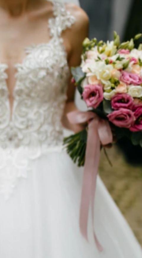 novia-imagen de referencia novia mezcla marihuana con su comida de bodas