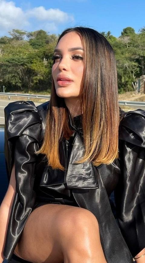 Andrea Valdiri, Thalía, La Jesu y otras famosas que celebraron el Día de la Madre Andrea Valdiri posando bajo el sol