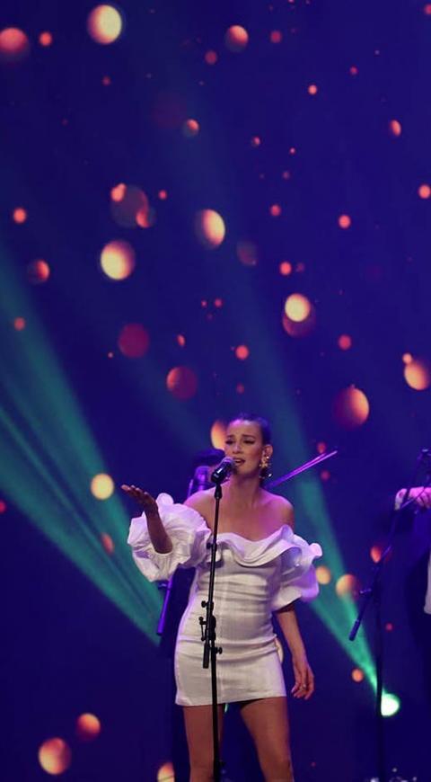 Laura Londoño Laura Londoño cantó en los Premios Nuestra Tierra 2022