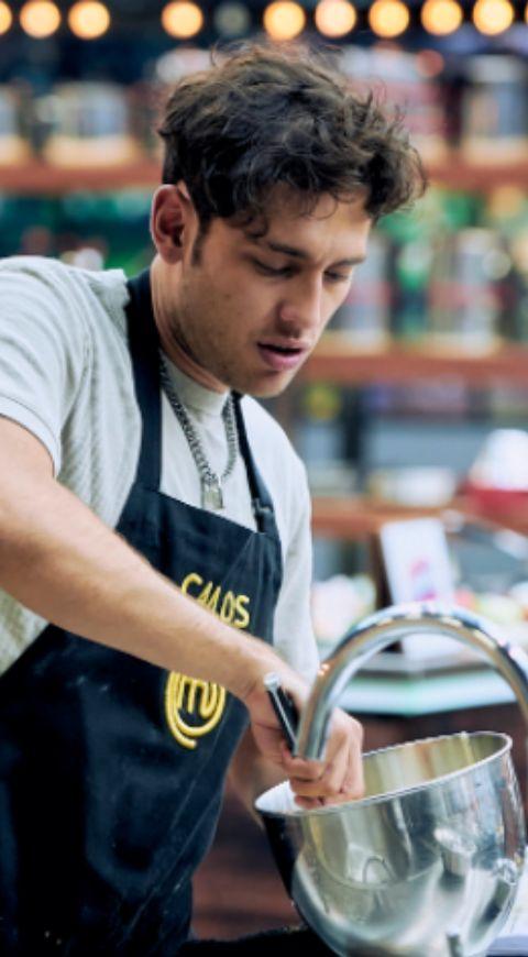 Carlos Baez en MasterChef Carlos Baez en MasterChef, se salva del delantal negro