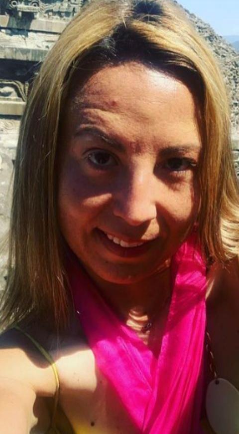 Mafe Walker mujer que habla alienígena Mafe Walker mujer que habla alienígena